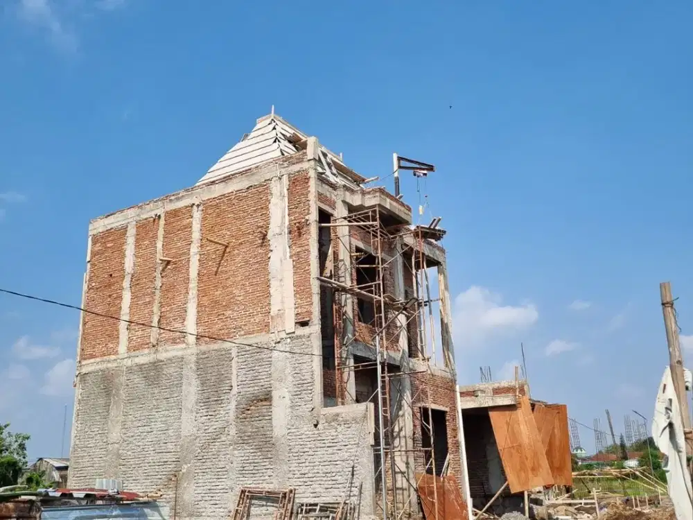 RUMAH MEWAH DEKAT TUGU JOGJA AKSES JALAN RAYA