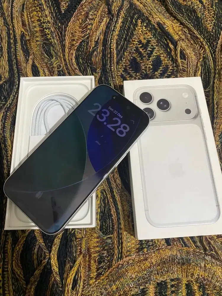 iphone 17 pro 256 silver like new
