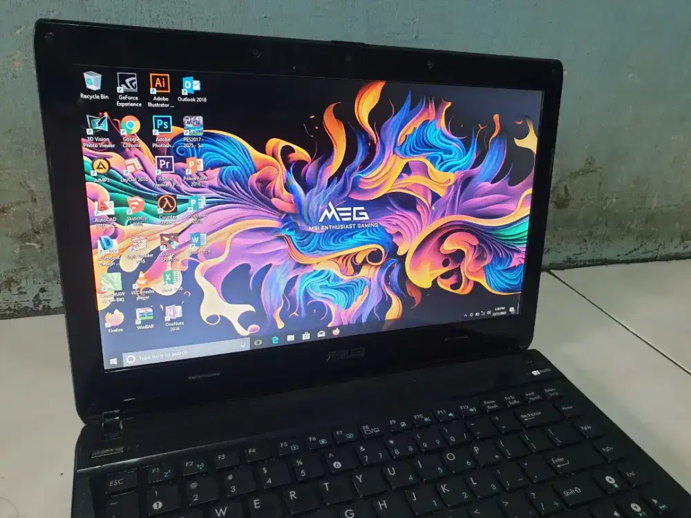 ASUS U31S COREI5 DUAL VGA NVIDIA GEFORCE GT520 5GB SSD SLIMMODEL MULUS