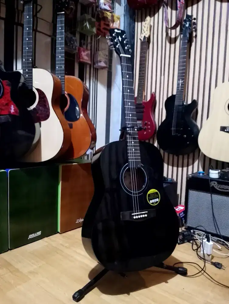 Gitar akustik jumbo tambes