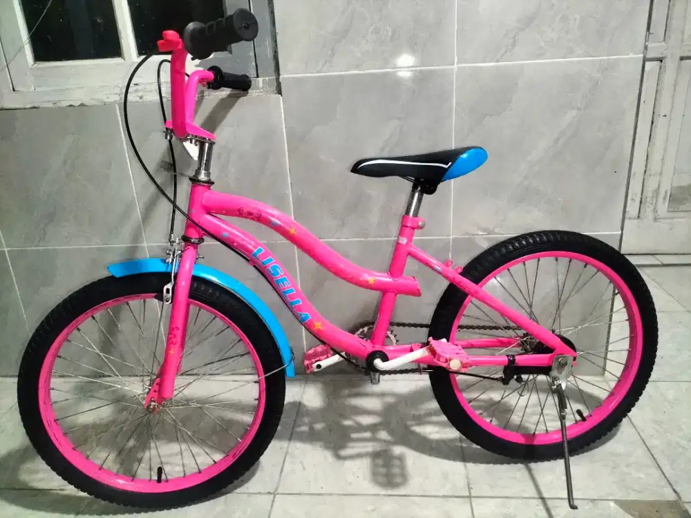 Sepeda anak cewek ukuran 20 kondisi normal