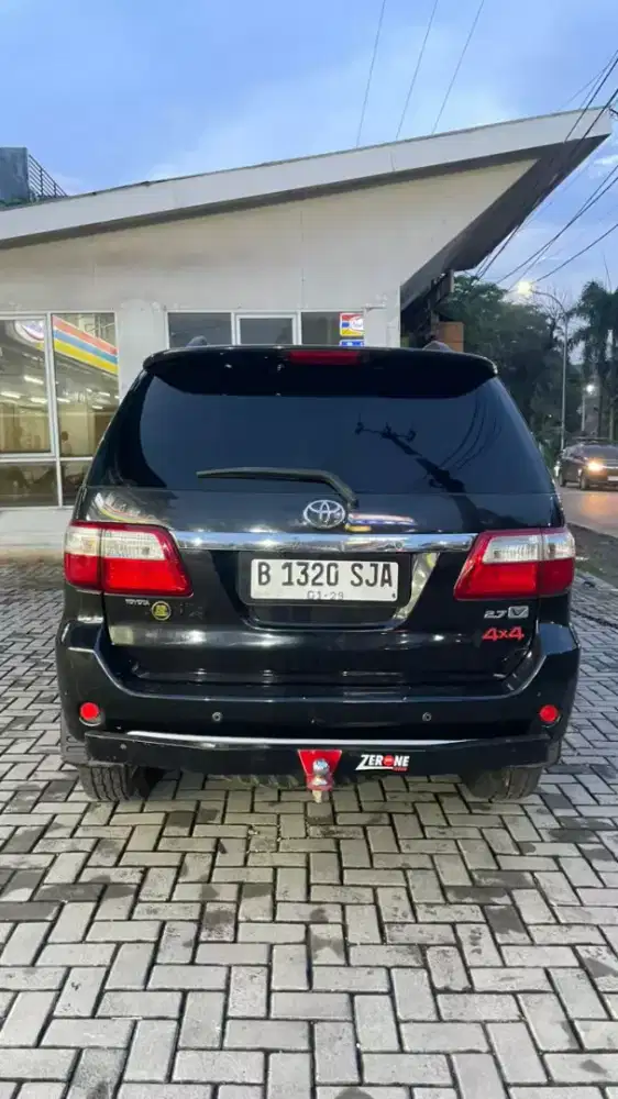 Fortuner V 2.7 AT 4X4 bensin