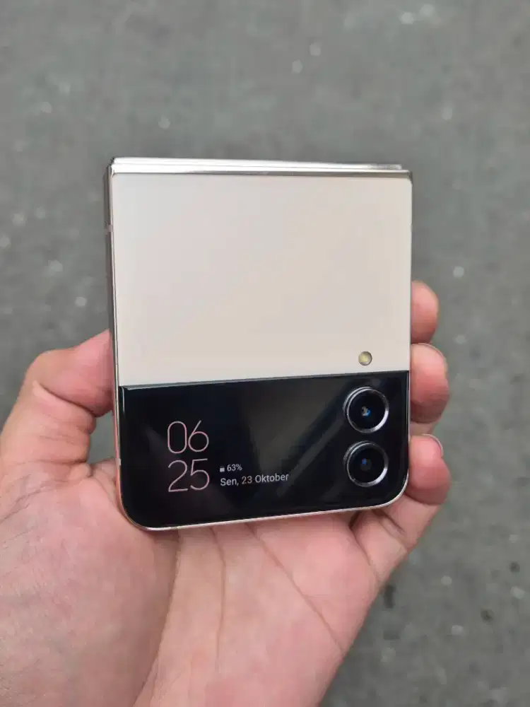 Samsung Z Flip 4 5G 8/256 Sein