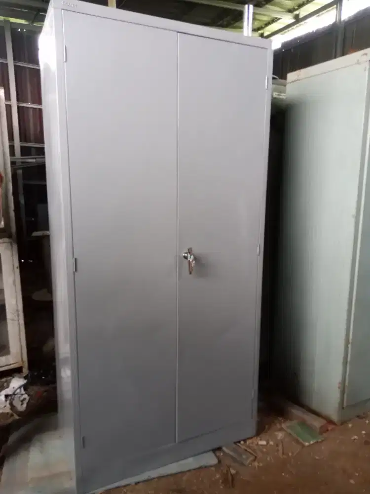 Lemari kabinet full besi