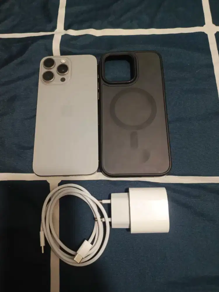 Iphone 15 promax 256gb titanium 
Ibox