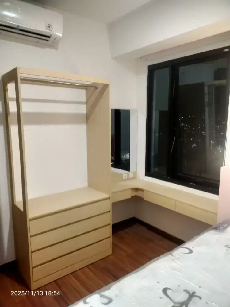 Lemari pakaian minimalis