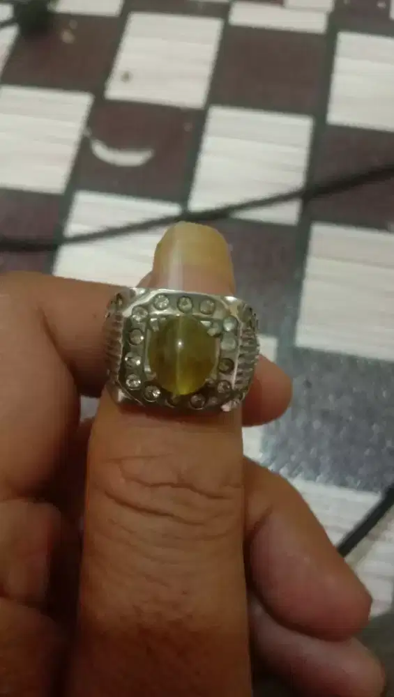 Batu permata cat eyes