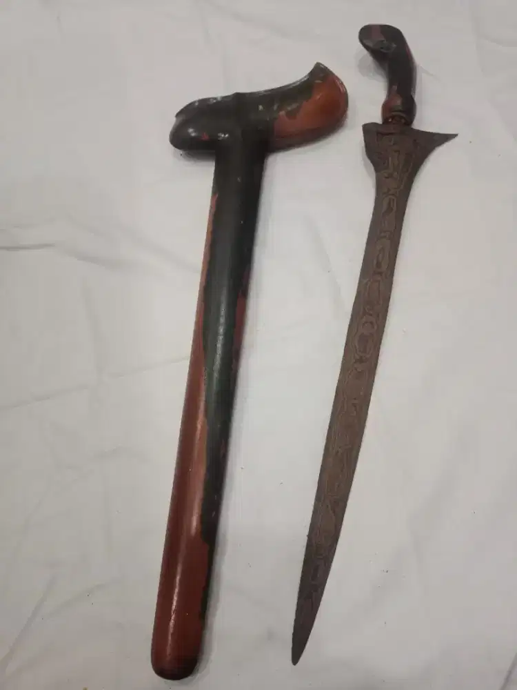 Barang antik kuno istimewa keris