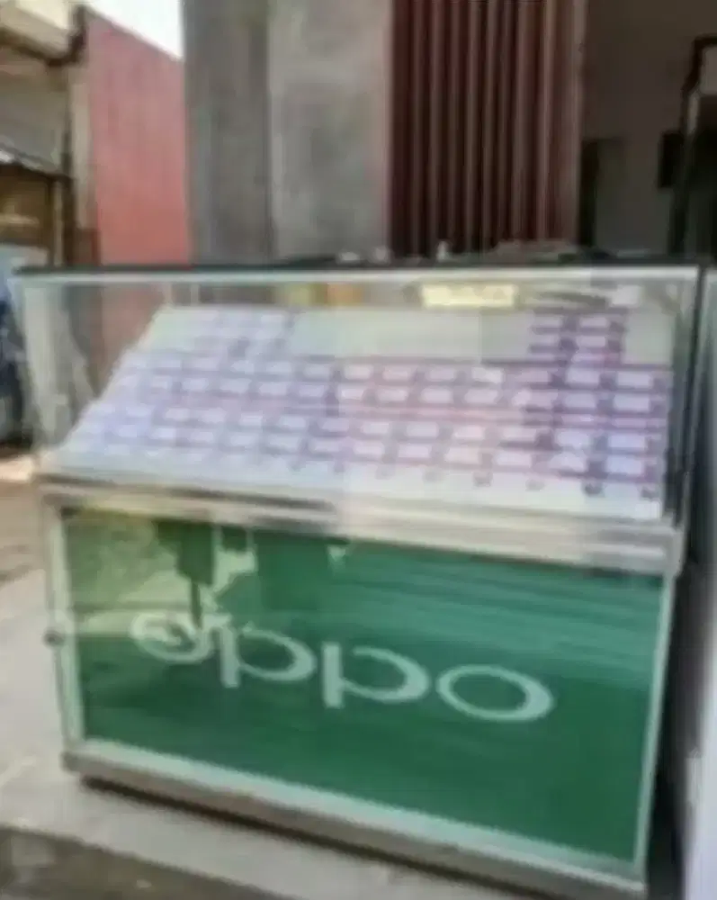 Punya etalase GK kepake... Mau jual ajah
