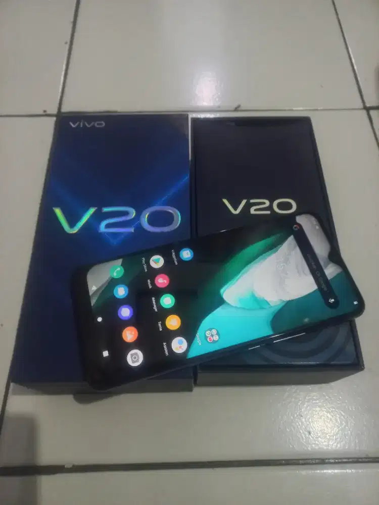 Vivo v20 ram 8/128gb lengkap bisa tt cari kembalian