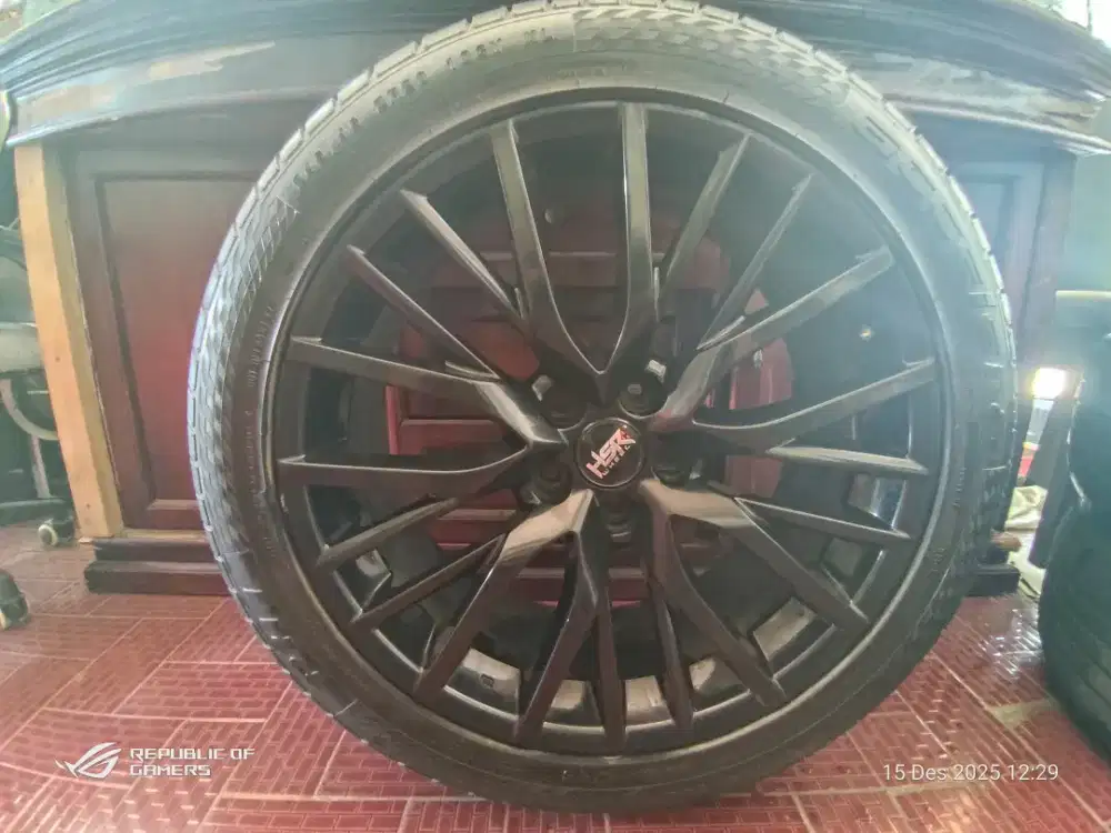 Velg HSR R20 ban 245/45 pcd 5x114.3