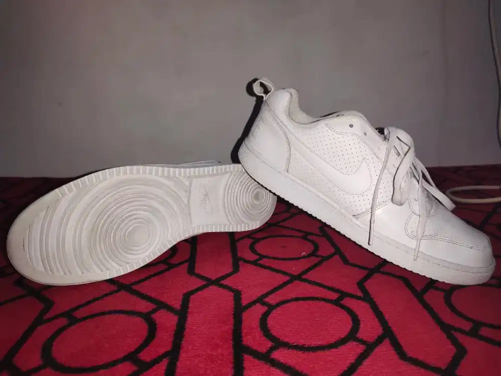 Sepatu snealers Nike court borough low triple white