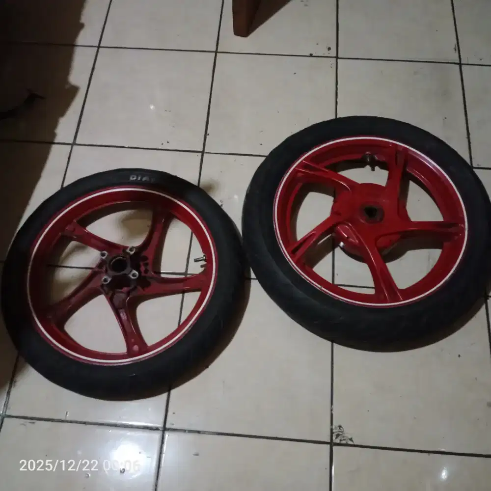 Jual cepat dan murah velg Xeon plus ban minus ada di foto 400 net.