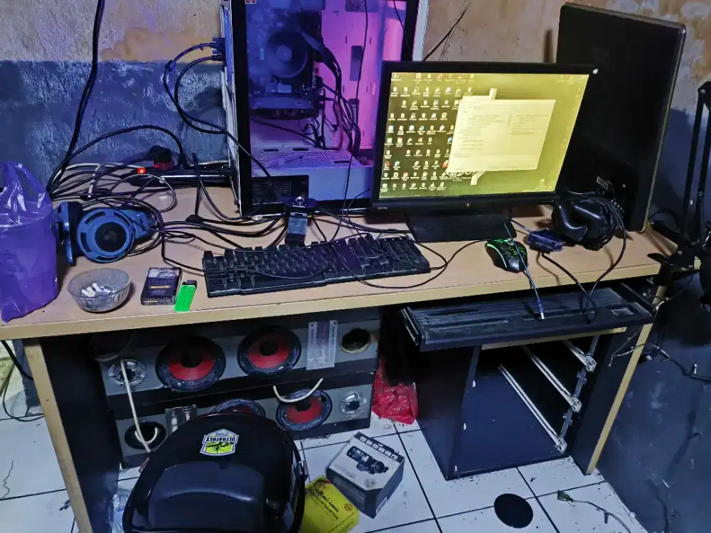 JUAL SEMUANYA, KOMPUTER, MEJA, BANGKU GAMING, DAN LAINNYA