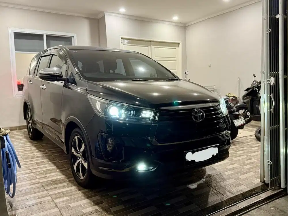 Toyota Kijang Innova Venturer Diesel Matic Last Edition TH 2022 Hitam