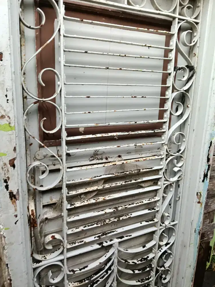 Di jual cepat trali besi cendela, kusen pintu dan cendela murah