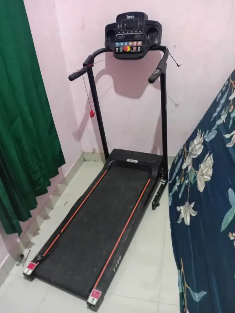 Treadmill T198.