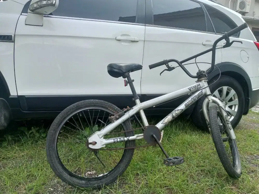 Sepeda BMX United 20