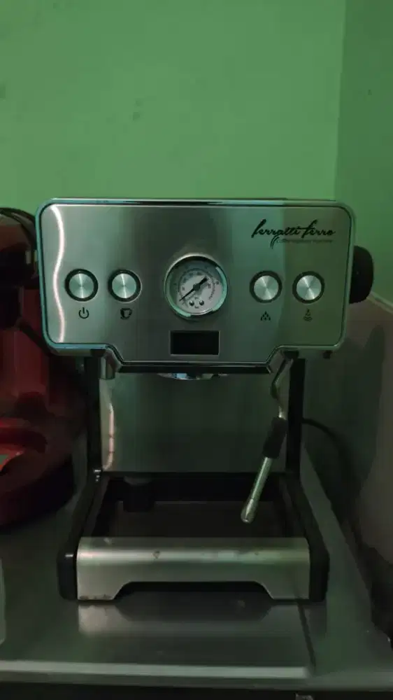 Barista junior laki laki