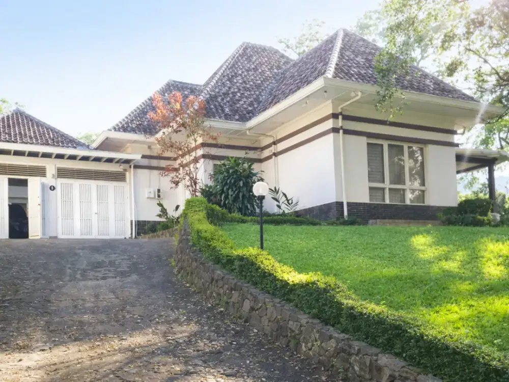 Rumah mainroad Cipaganti dekat pajajaran Bandung Utara Luas Besar