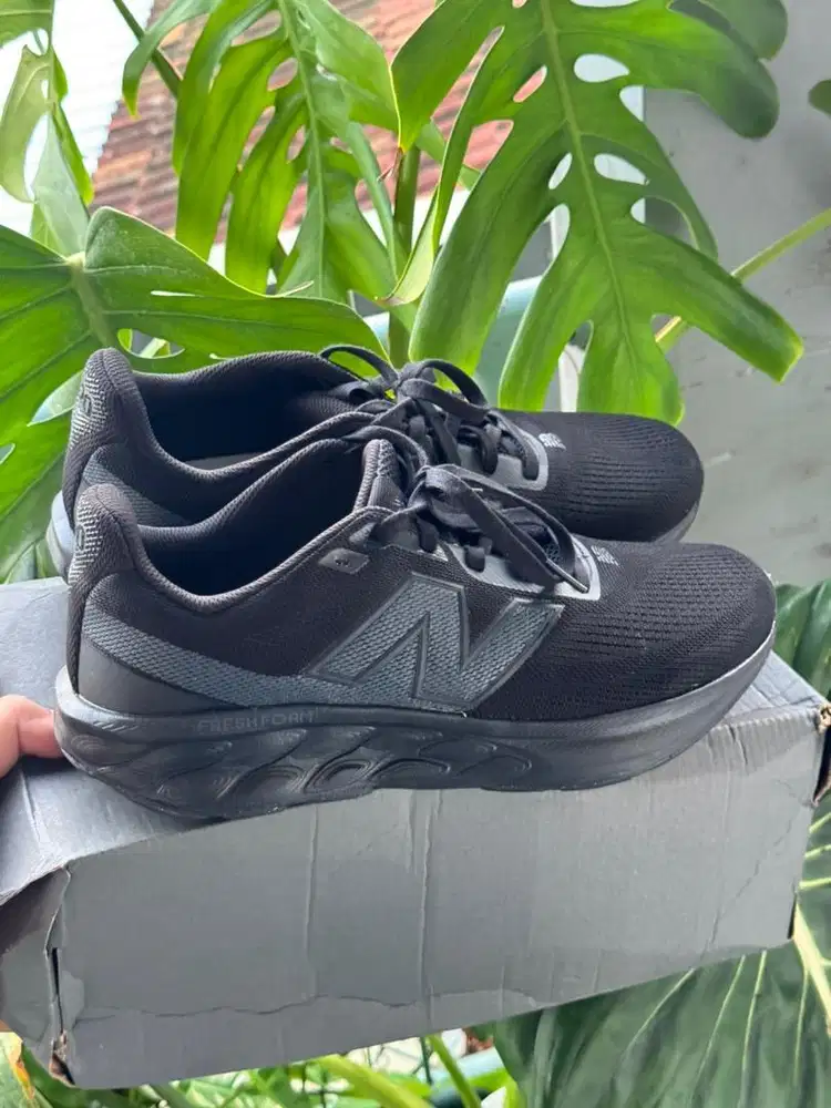 New Balance Freshfoam 520 v9 All Black Size 44