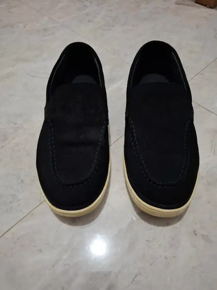 Sepatu ZARA suede hitam 43