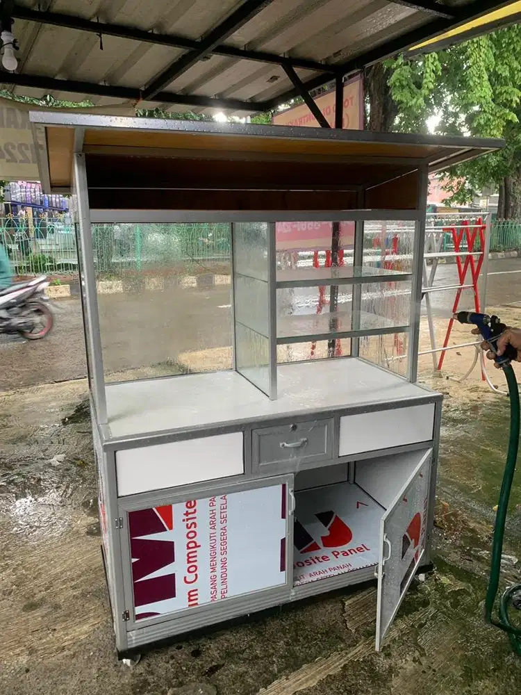 Etalase alumunium bekas