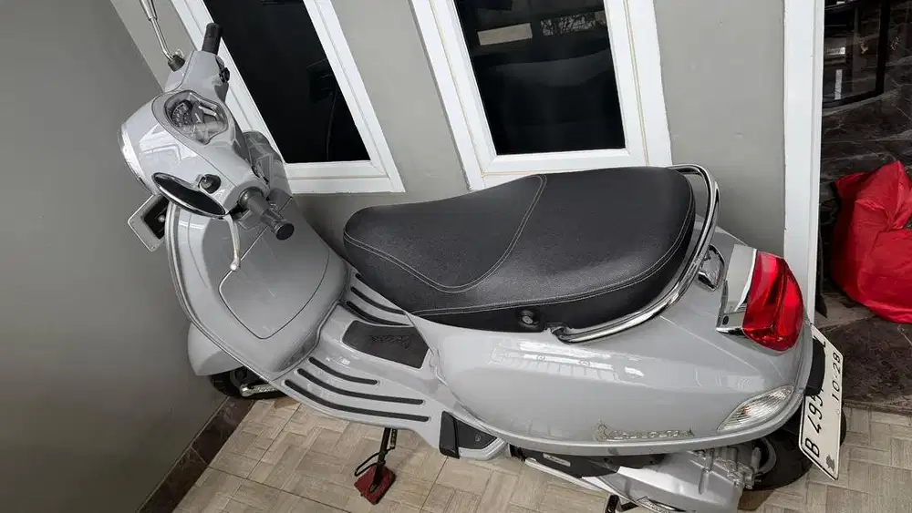 Vespa LX Iget 125 th 2023 Abu-Abu