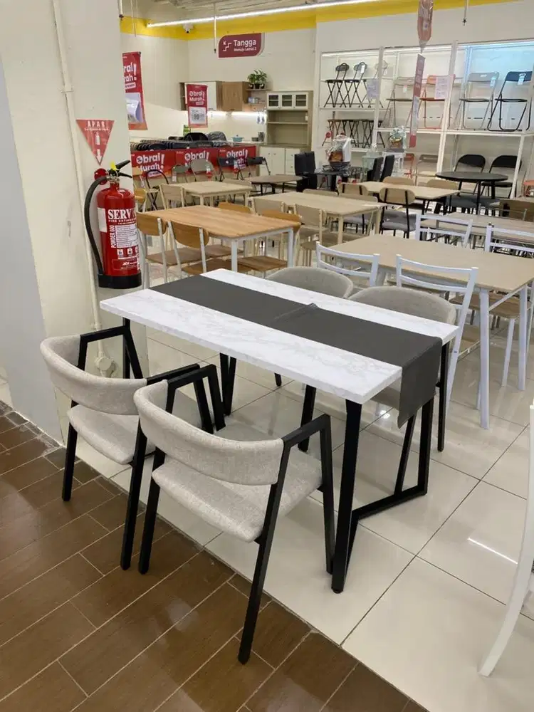 Meja Makan Kualitas Premium + 4 kursi