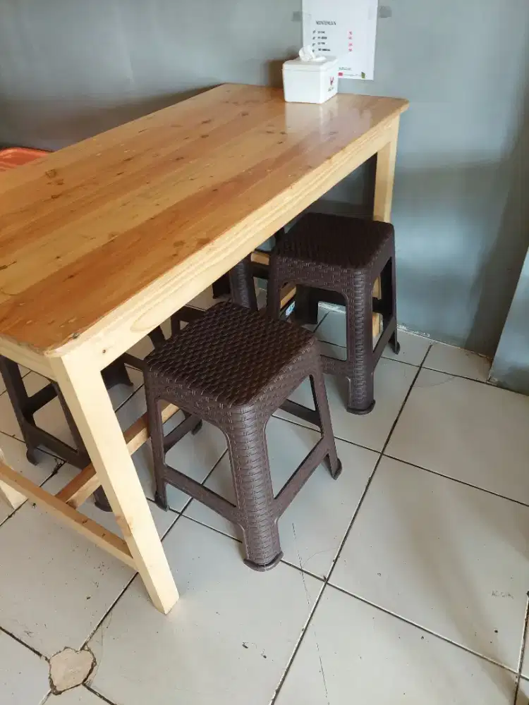 Meja Makan Kayu
