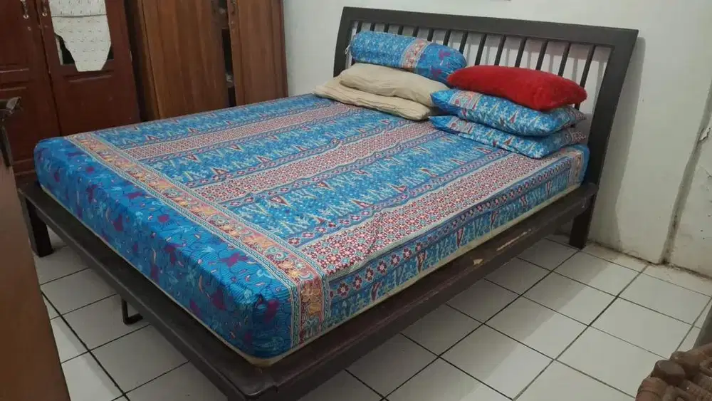 Tempat tidur 180x200