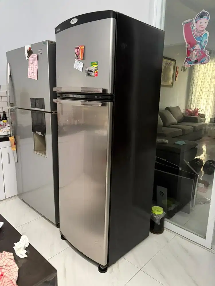 Lemari es kulkas refrigerator whirlpool  60 x 65 x 184 cm