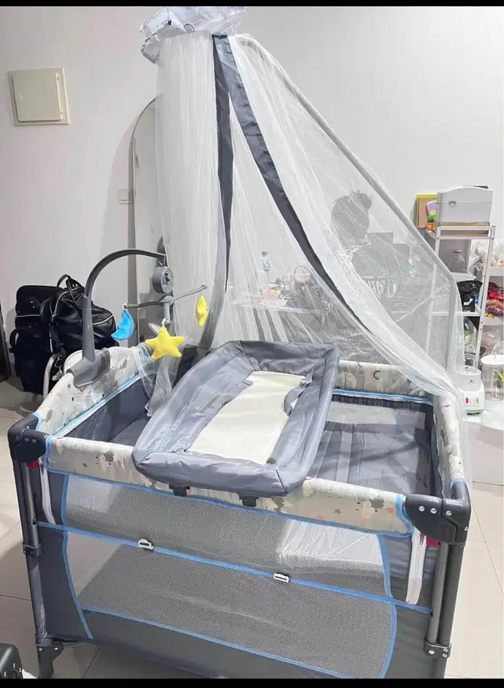Tempat tidur bayi