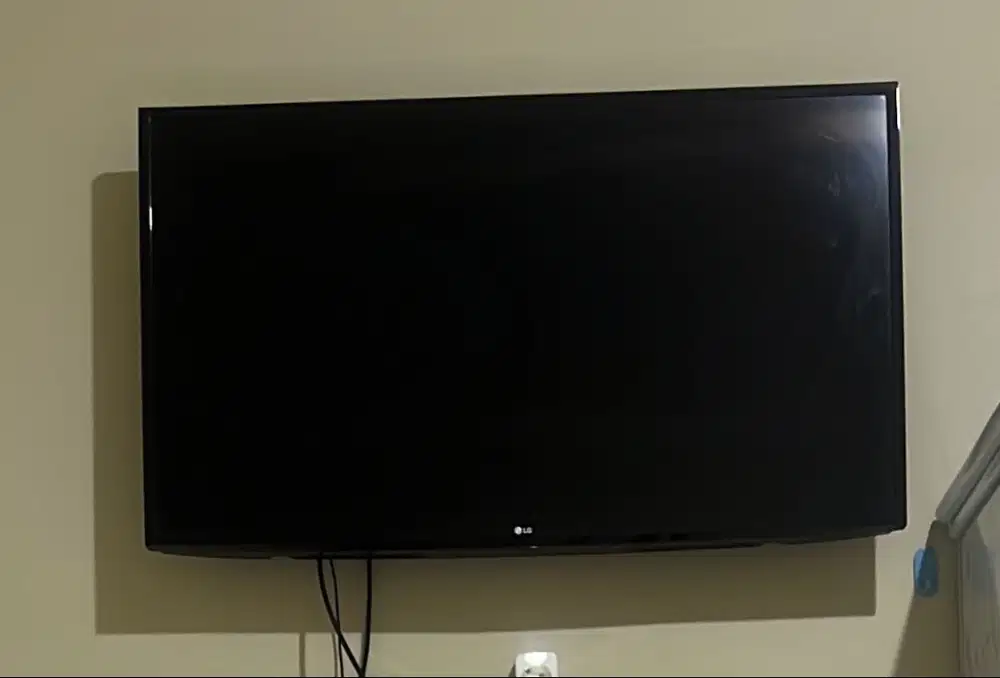 LG 43” flat kondisi bagus, bukan android, butuh antena biasa