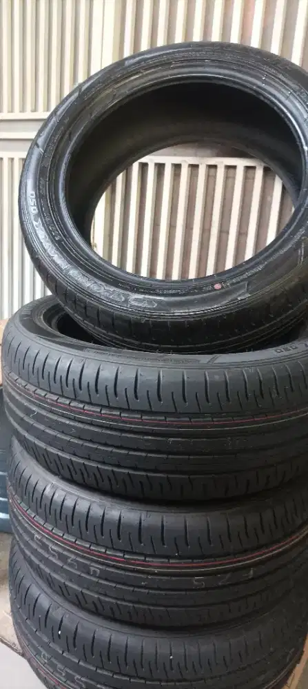 Dunlop 225/50 r18