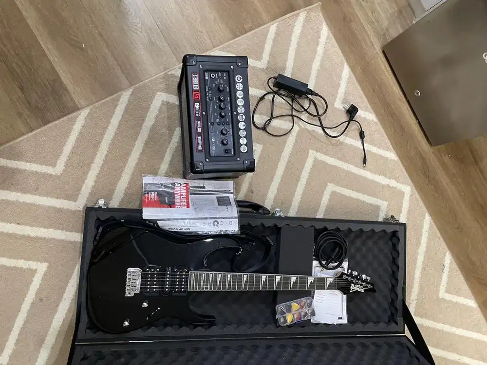 dijual gitar listrik ibanez fullset original like new 99 % + amplifier