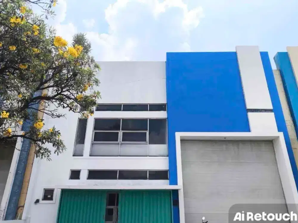 Di sewa gudang bizzpark 2 pulogadung luas 600 m2 bangunan 2 lantai ada kantor lokasi aman bebas banjir harga 600 juta nego di bizpark 2 penggilingan cakung Jakarta Timur