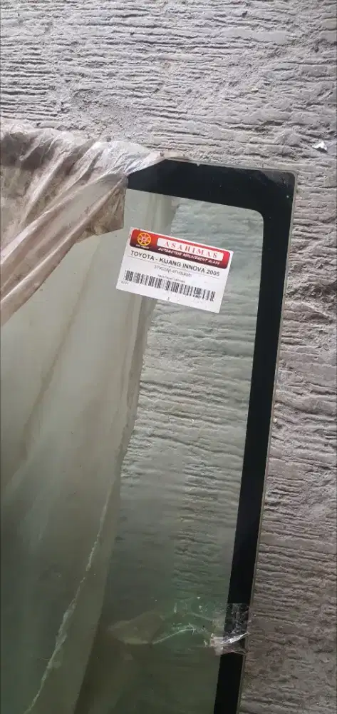 Kaca depan Kijang Innova 2005