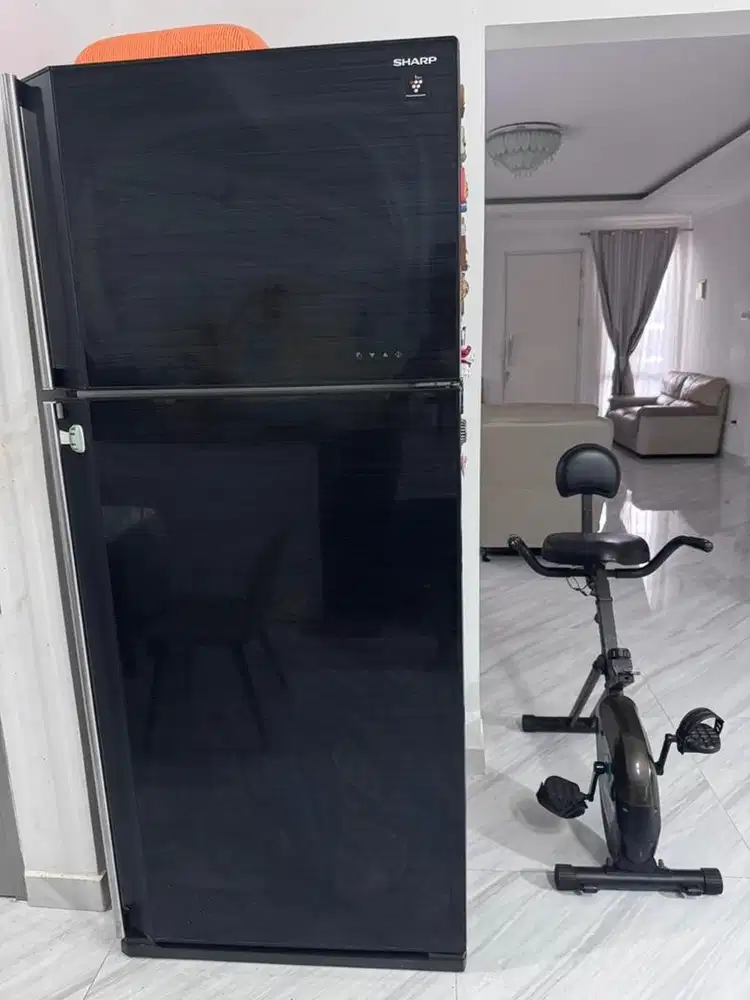 Kulkas Sharp Warna Hitam 2 Pintu, Inverter 613-J Tech