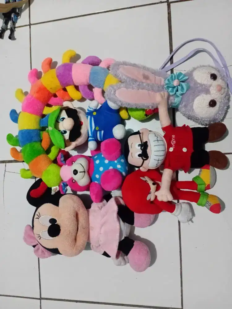 Boneka anak bekas masih bagus