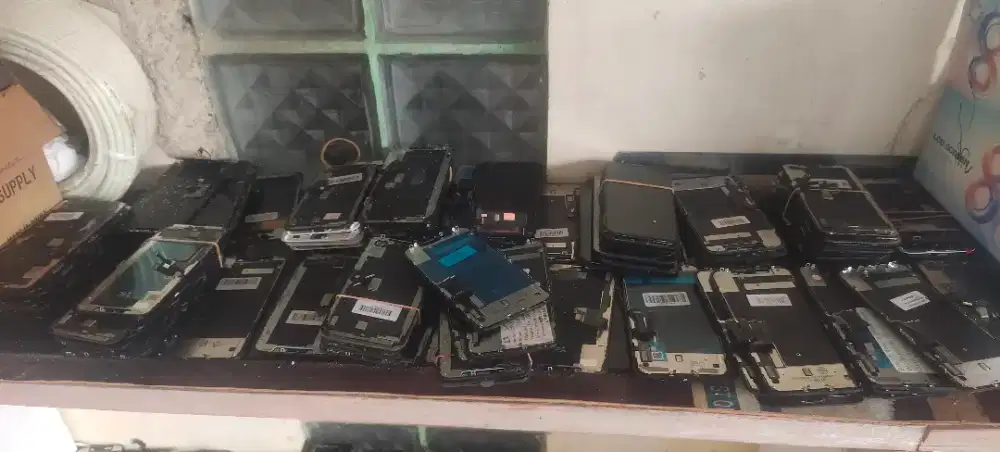 READY LCD IPHONE BARU/BIASA /OLED BISA DITUNGGU!!