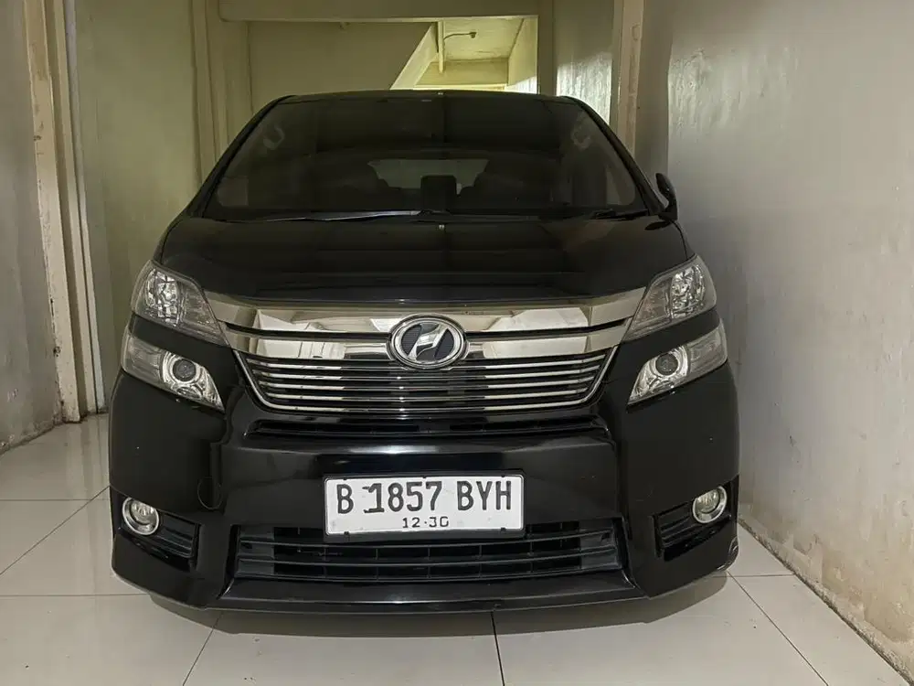 Toyota Vellfire 2013