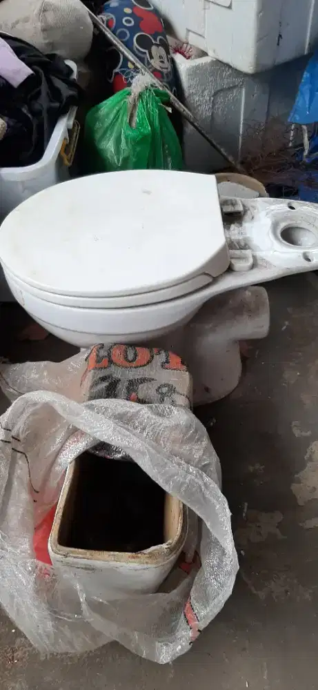 Closet duduk tidak jadi pakai