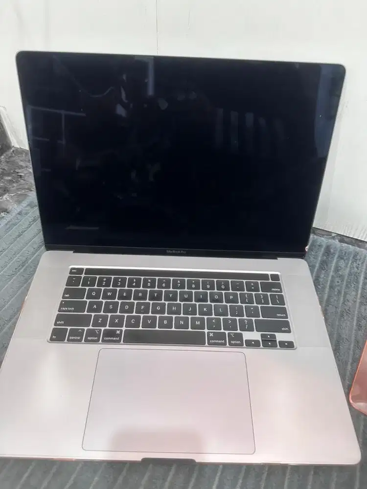 MacBook Pro (kondisi mulus)