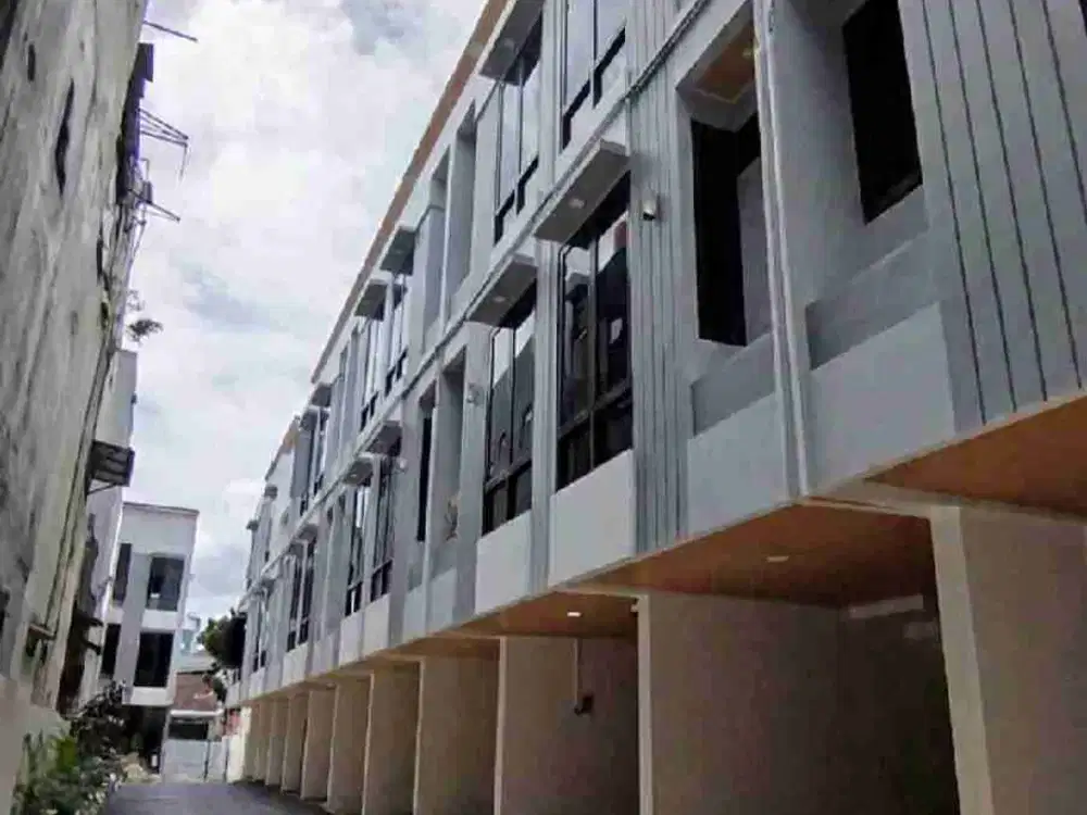 Rumah 2 Lantai di pusat Kota Akses Mudah dan Strategi