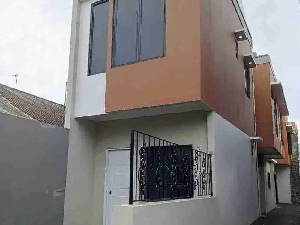 Rumah 2 Lantai Lokasi Strategis