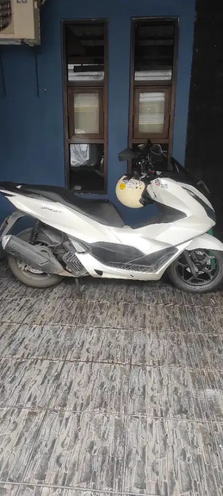 PCX 160 Tahun 2022 warna putih