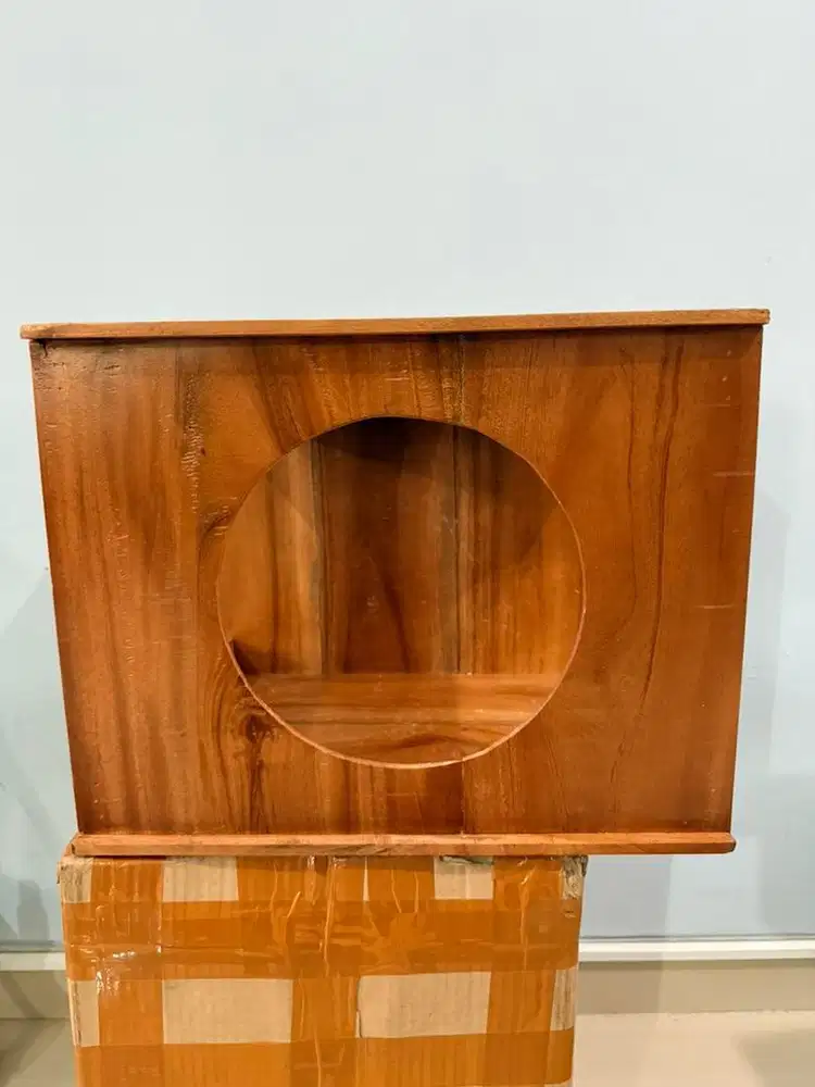 Rumah kucing dan pijakan kucing - Dijual Cepat