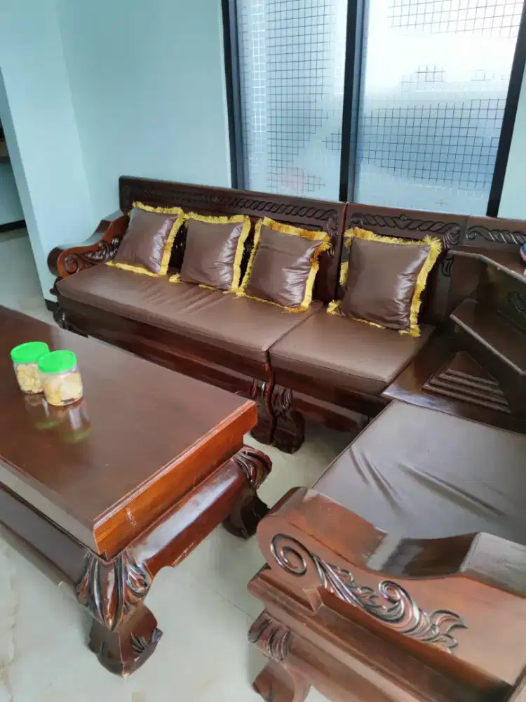 Sofa dan meja satu set kayu jati asli dojual cepat