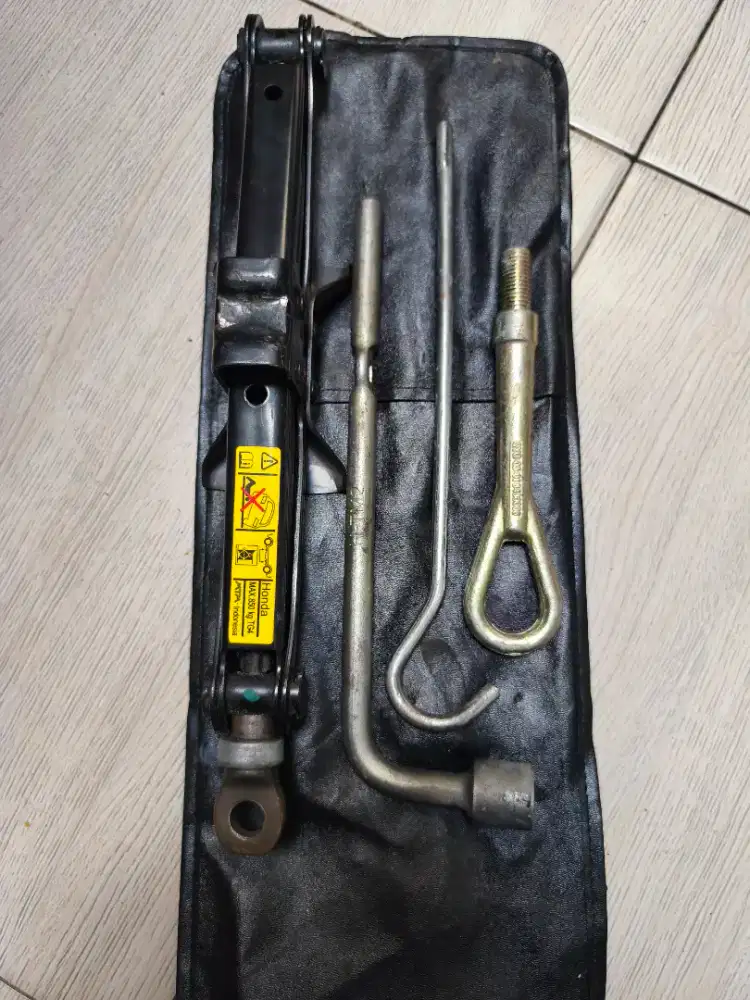 Dongkrak original (Honda brio)